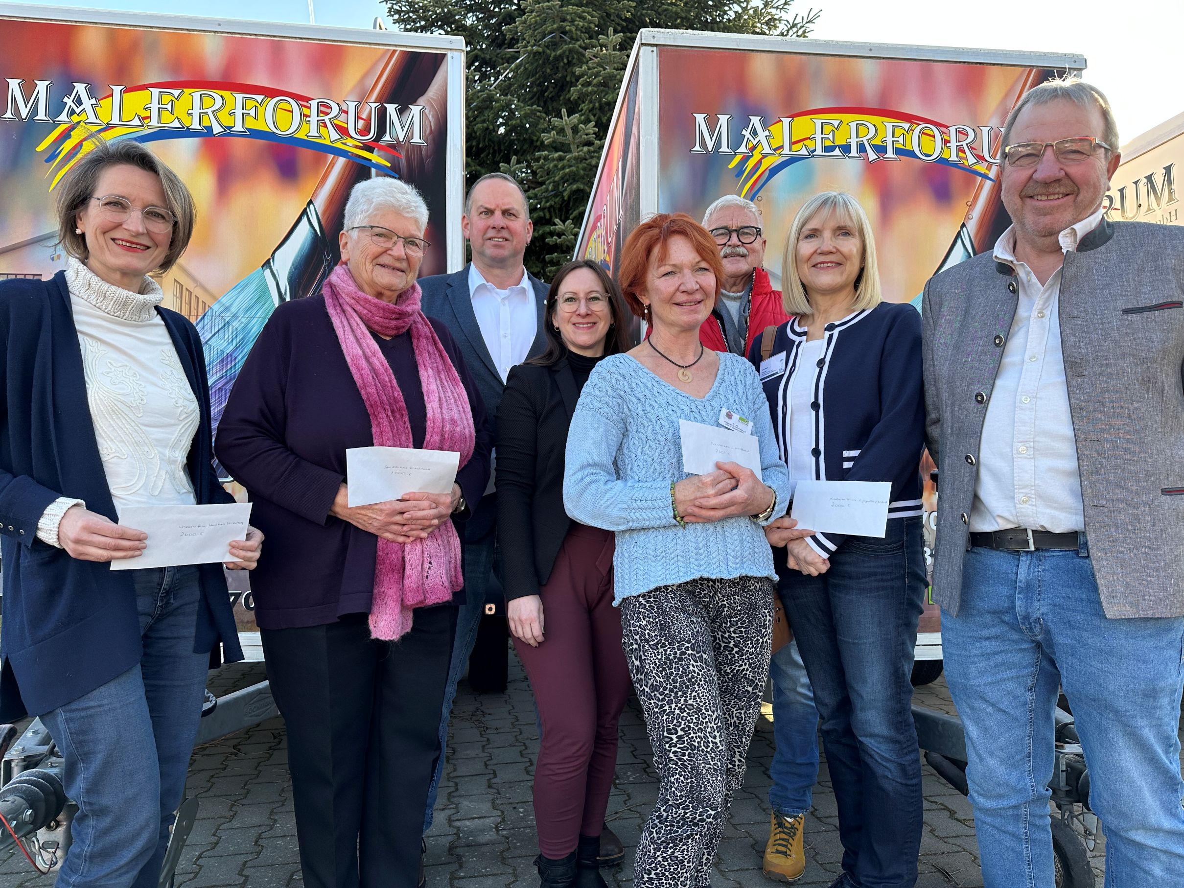 Spendenübergabe Malerforum klein