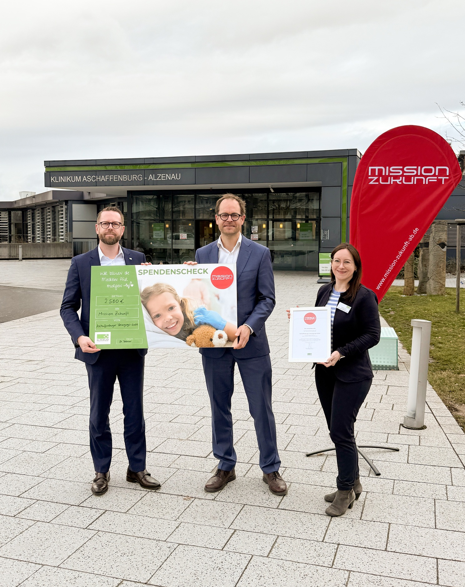 Spendenübergabe Aschaffenburger Versorgungs-GmbH klein