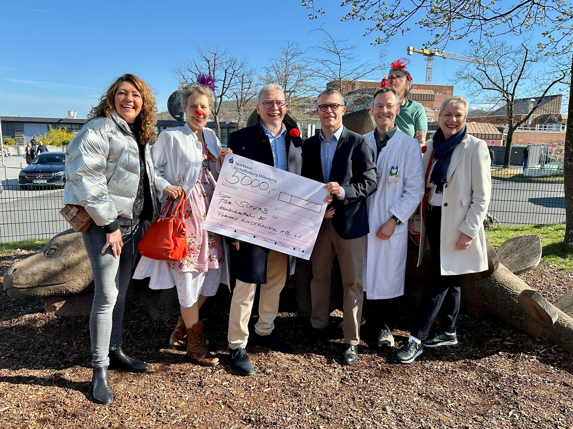 Spendenübergabe Familie Schwab klein